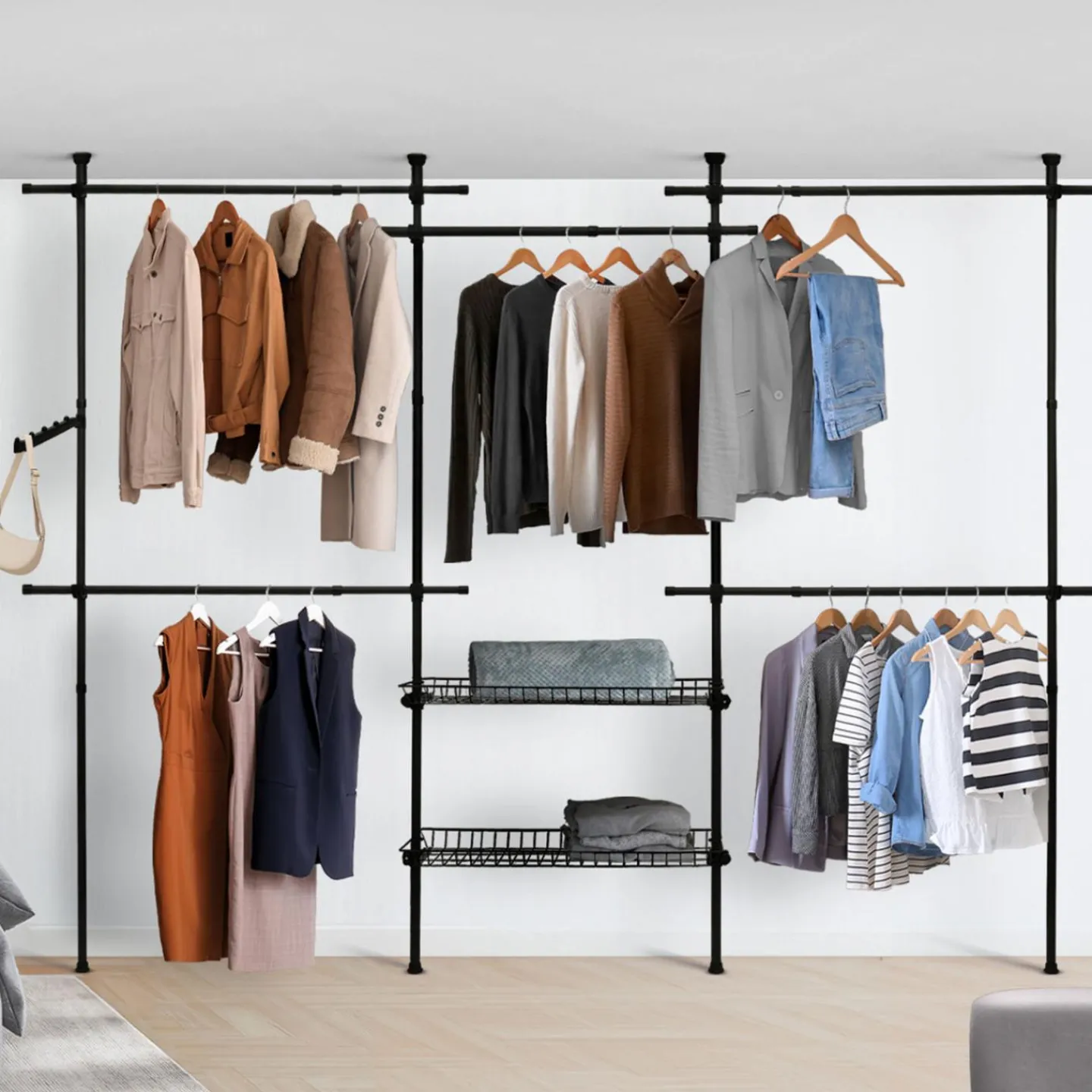 Dressing télescopique extensible 5 penderies 2 paniers en métal noir*IDMarket New