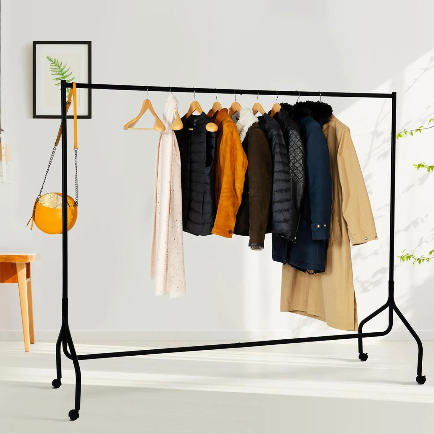 Portant à vêtements métal noir sur roulettes*IDMarket Outlet