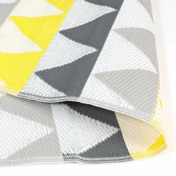 Tapis extérieur terrasse motifs triangles gris et jaune 180 x 280 cm*IDMarket