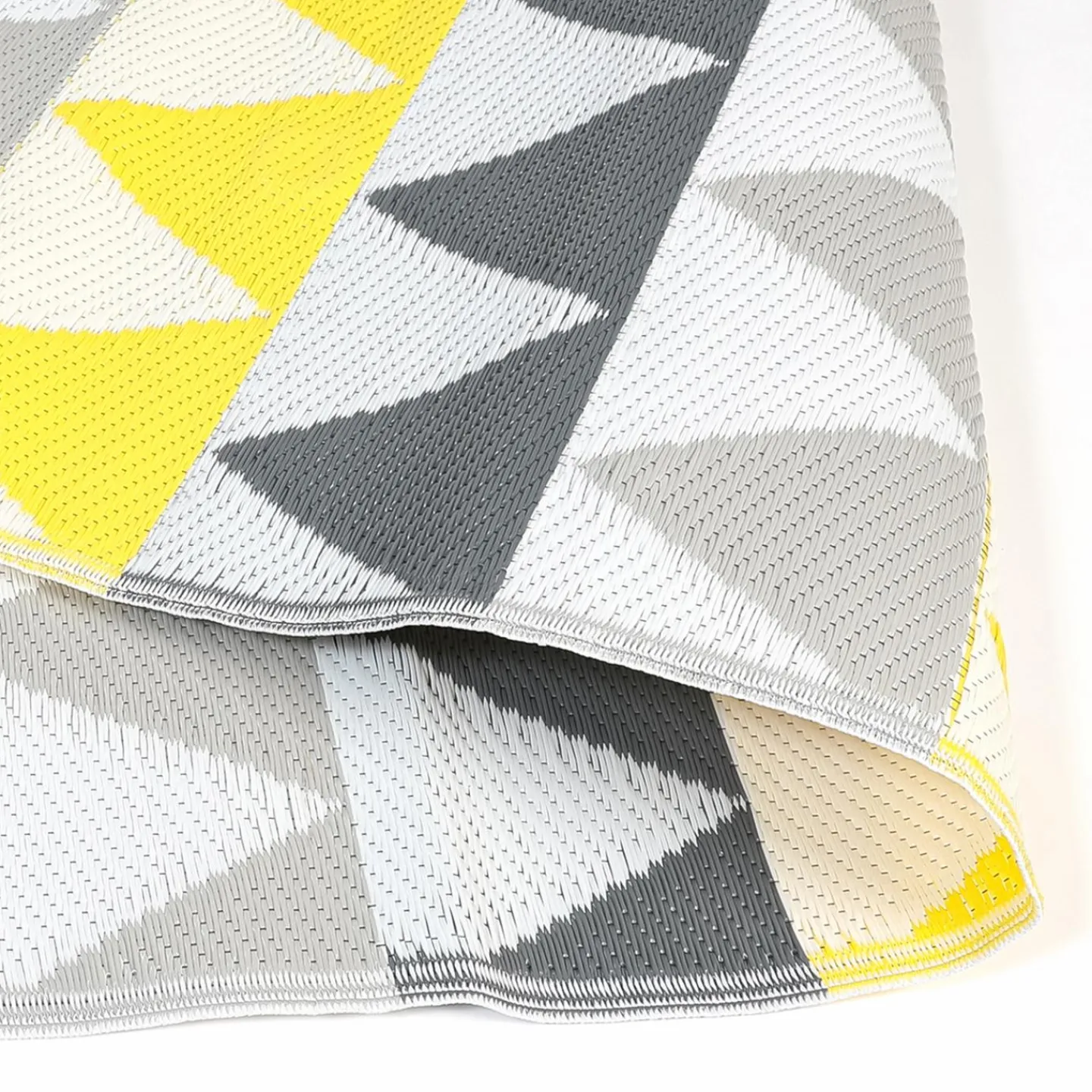 Tapis extérieur terrasse motifs triangles gris et jaune 180 x 280 cm*IDMarket